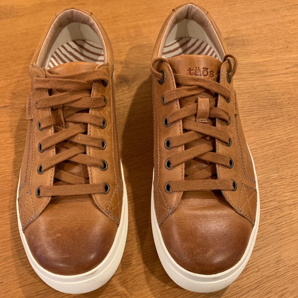 Taos Women’s Plim Soul Lux Leather sneaker size 9.5